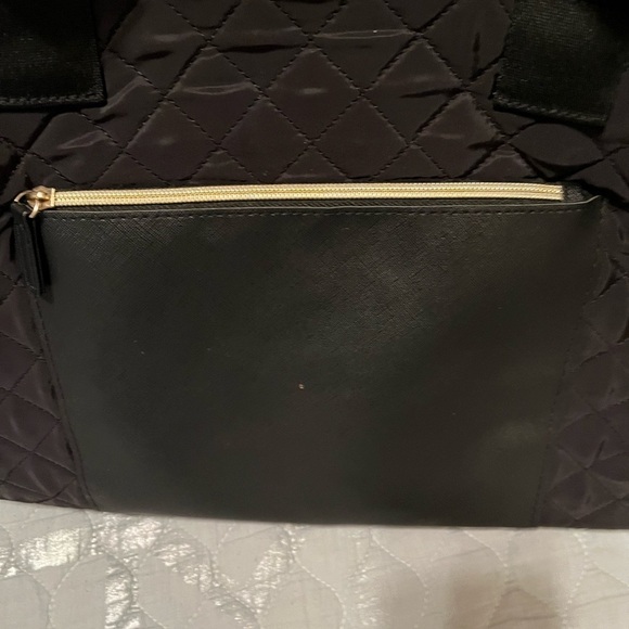 DSW~ OVERSIZED BLACK QUILTED TOTE~ WEEKENDER~ CARRY ALL~BAG - Picture 3 of 6